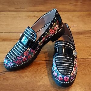 Betsey Johnson Black and Pink Flats with Moccasin Toe